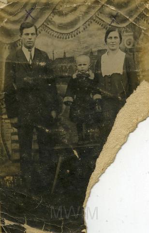 KKE 3817.jpg - Aleksander i Jadwiga Gilowie z synem Janem, lata 30-te XX-wieku.